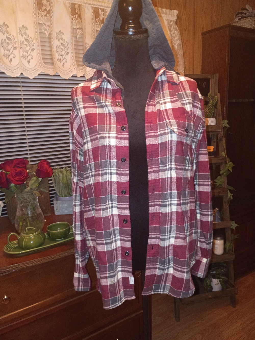 American Eagle Outfitters Men's Maroon Plaid Flannel Shirt with Hood